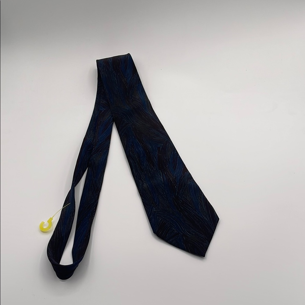 05.31.25_20_ NWOT Elegant Blue Patterned Men's Tie